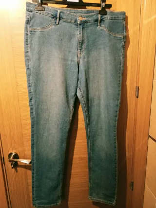 Pantalón vaquero tipo legging