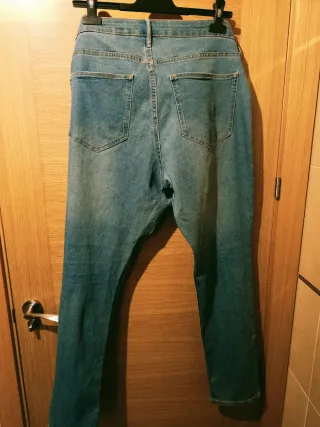 Pantalón vaquero tipo legging