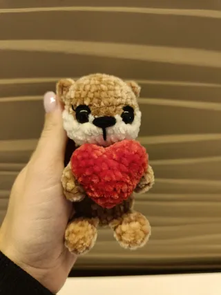 Lontra San Valentino peluche con cuore