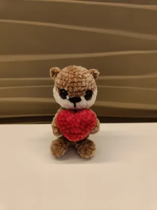 Lontra San Valentino peluche con cuore