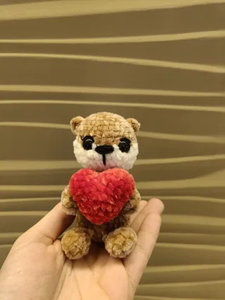 Lontra San Valentino peluche con cuore