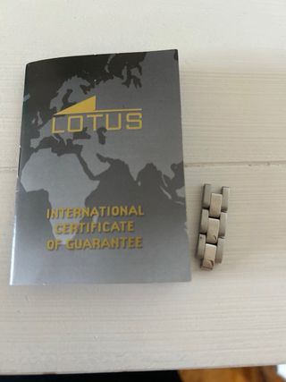 Reloj Lotus Plata y Blanco