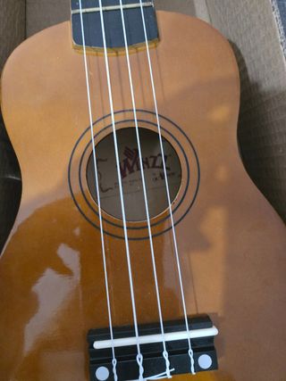 Ukelele sin estrenar
