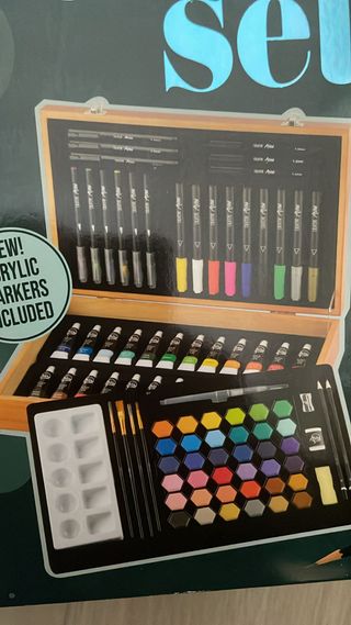 Maletín de madera con caja de pinturas Nuevo