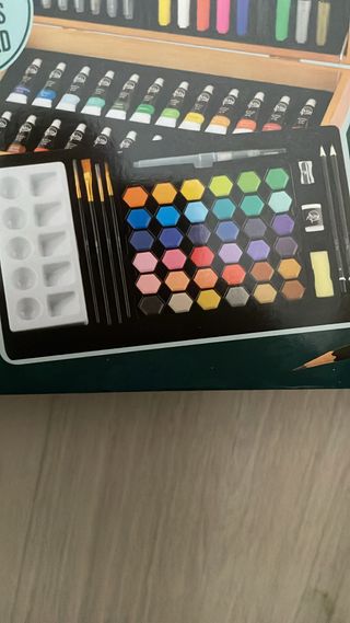 Maletín de madera con caja de pinturas Nuevo