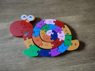 Caracol de madera con números 2€