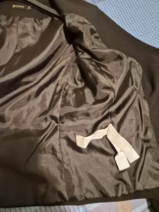 Giacca elegante senza collo con zip dorate