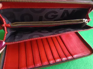 Cartera con cremallera y detalle PG