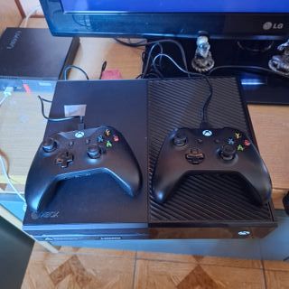 Console Xbox One nera + 2 controller. 1 tera di hd