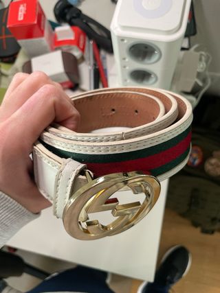 Cinturón Gucci Blanco con hebilla dorada