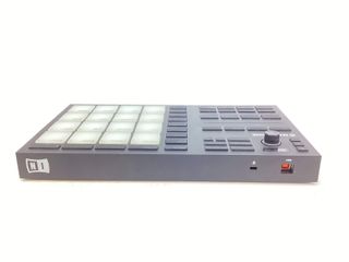 mesa mezclas native instruments maschine mikro mk3