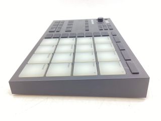 mesa mezclas native instruments maschine mikro mk3