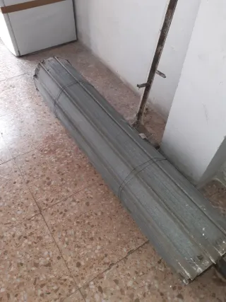 Persiana metálica enrollada