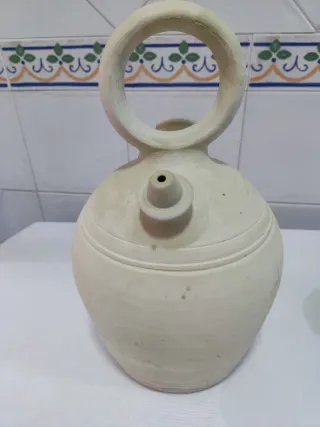 Botijo grande de barro, no hago envíos fuera.