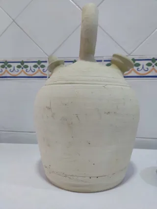 Botijo grande de barro, no hago envíos fuera.
