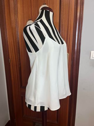 Blusa blanca fluida de tirantes