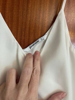 Blusa blanca fluida de tirantes