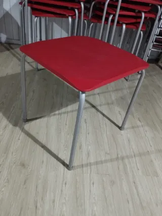 Mesas de terraza rojas