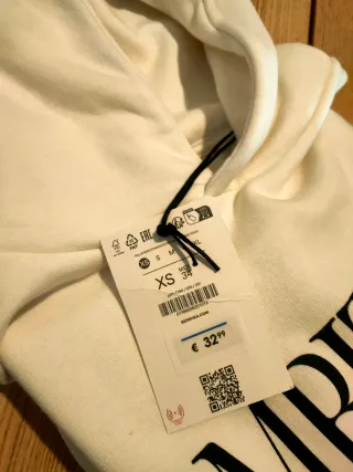 Sudadera Bershka blanca con capucha, a estrenar.
