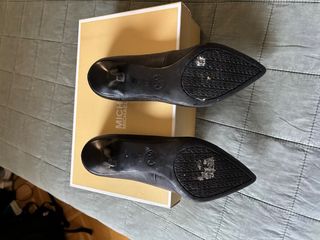 Tacones Michael Kors Negros y Dorados TALLA 6  1/2