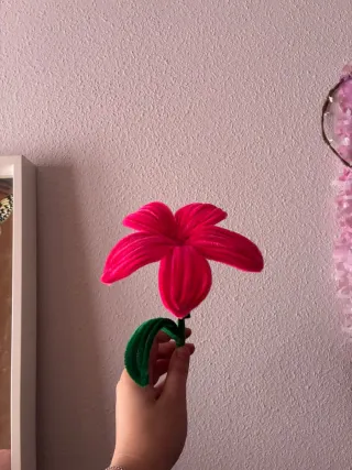 Flores artesanales azules y verdes