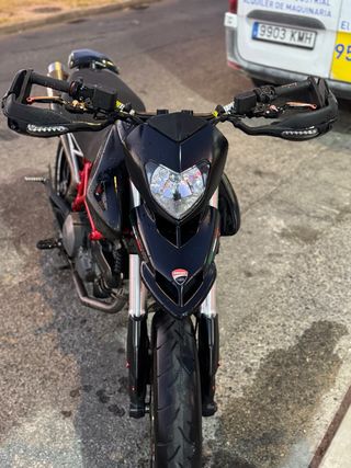 Ducati Hypermotard 796