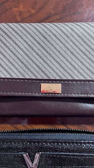 Due portafogli donna marrone e nero