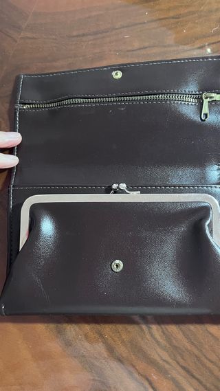 Due portafogli donna marrone e nero