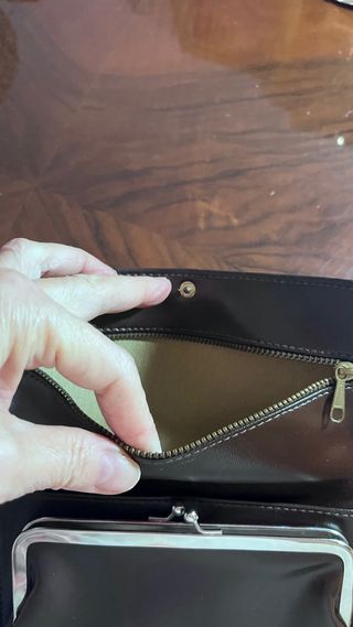 Due portafogli donna marrone e nero