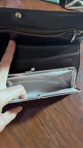 Due portafogli donna marrone e nero