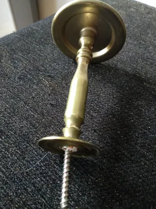 Alzapaños para cortinas dorados.