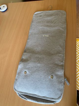 Neceser de viaje colgante Oysho gris