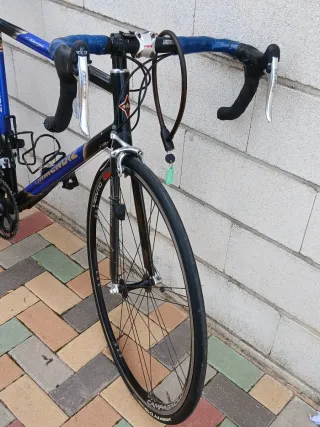 Bicicleta de carretera Mendiz