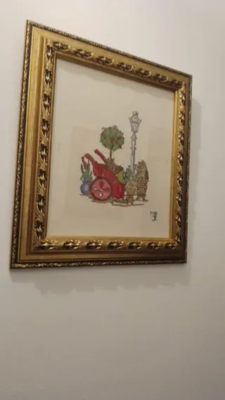 Cuadro bordado flores y jarrón dorado