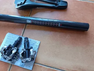 Lote ciclismo: sillín, tija y pedales