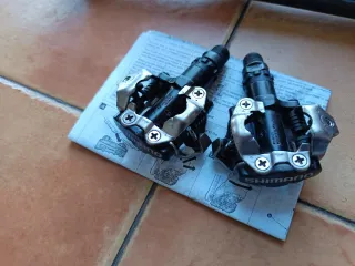 Lote ciclismo: sillín, tija y pedales