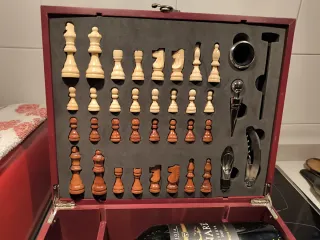 Caja Madera Ajedrez y Bodega Vinos