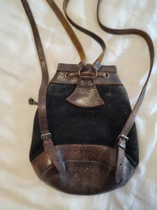 Mochila de cuero y piel