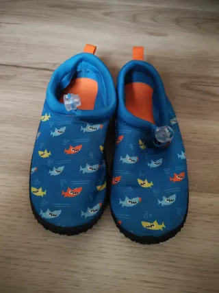 Escarpines niño tiburones