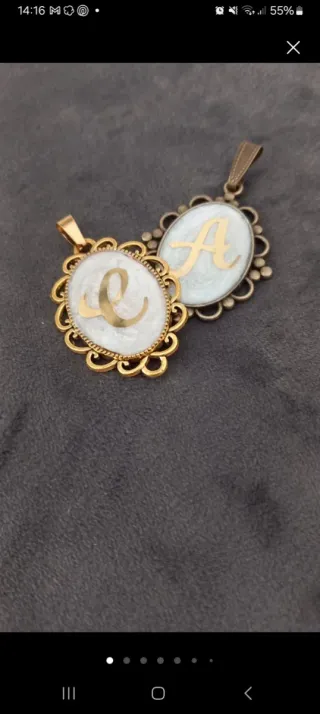 Colgante inicial fallera/huertana oro y blanco