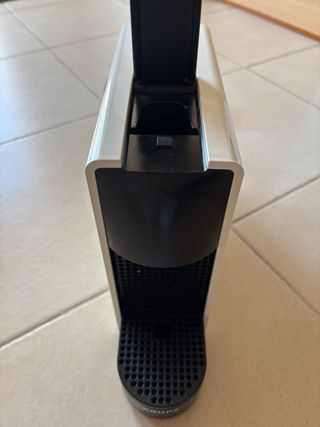 Cafetera Nespresso Essenza Mini Krups