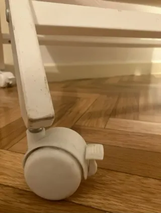 Minicuna blanca con ruedas