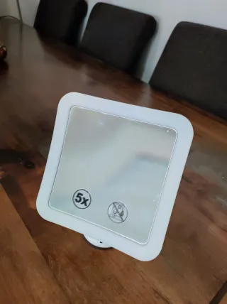 Espejo con luz LED y 5x aumento