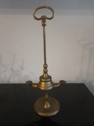 Antigua lámpara de aceite de latón