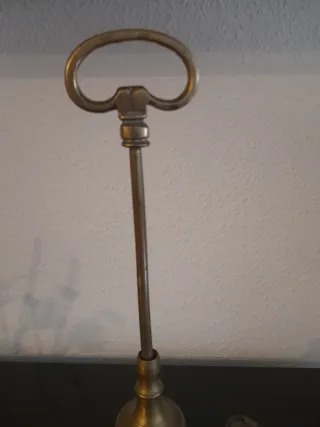 Antigua lámpara de aceite de latón