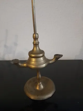 Antigua lámpara de aceite de latón