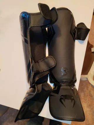 Espinilleras MMA Kick Boxing Venum Negras