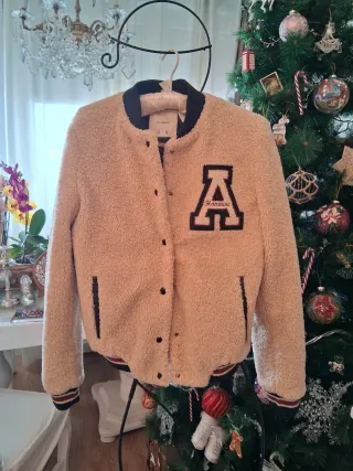 Chaqueta Beisbolera Pull&Bear Beige Negra