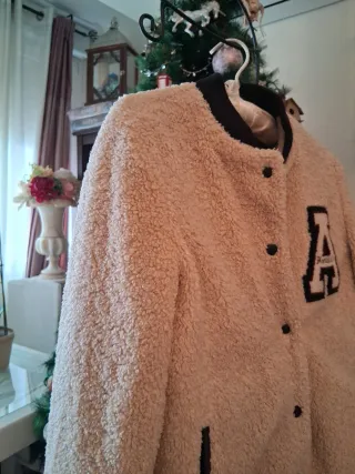 Chaqueta Beisbolera Pull&Bear Beige Negra