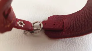 Pulsera brazalete ante ajustable roja